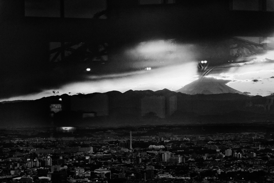 Tokyo – View over the western city, sunset behind the fuji mountain