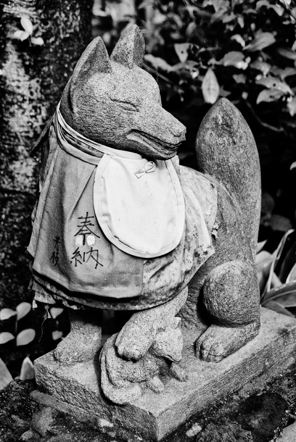 Tokyo – Dog sculpture at a shrine