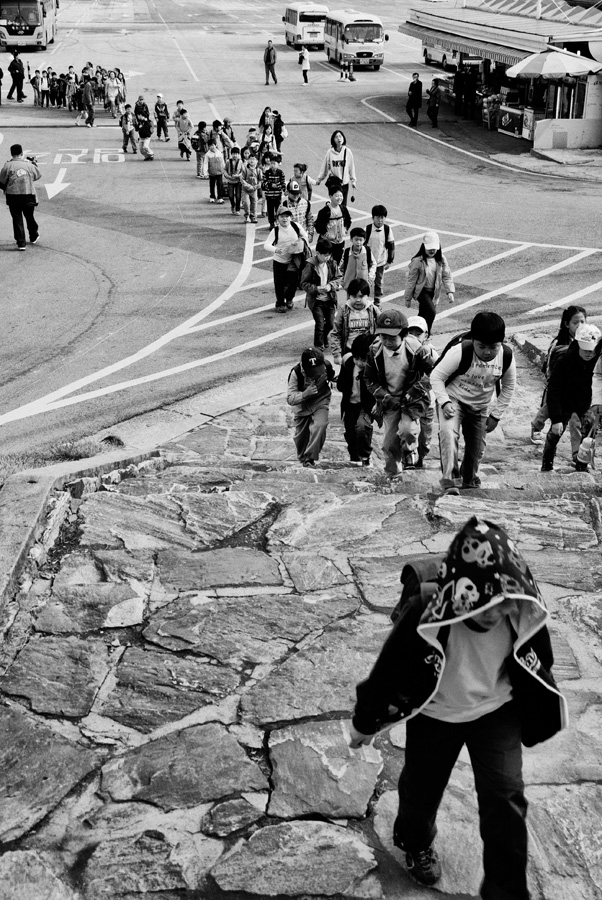 DMZ – Children visiting the DMZ