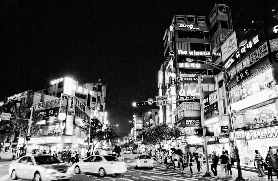 Seoul – Sinchon Shibuya Style Crossing at Night