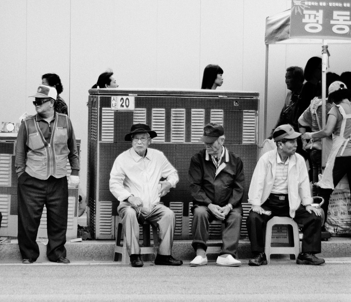 Suwon – Elderly watching a Parade