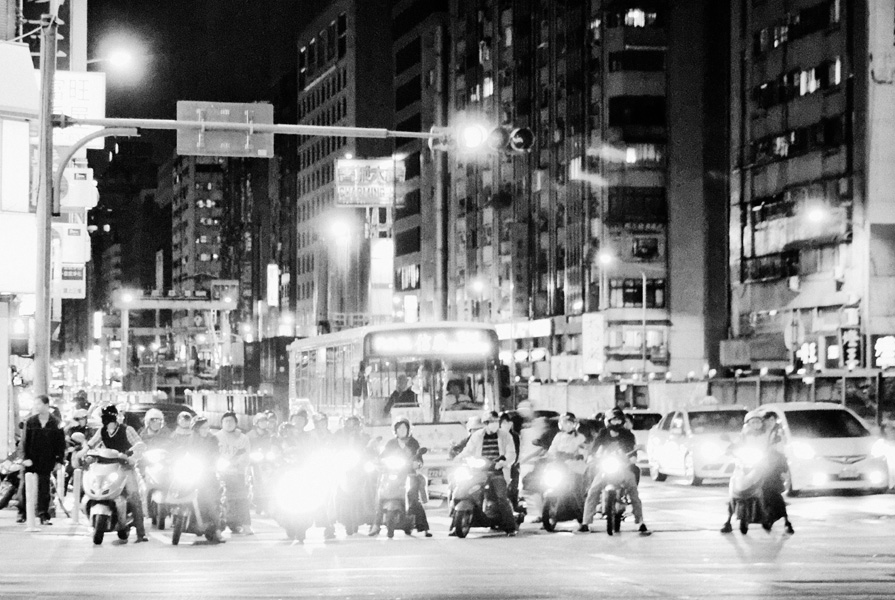 Taipeh – Scooter at Night