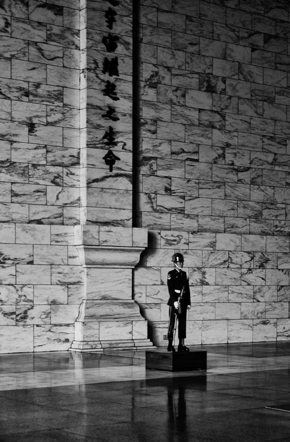 Taipeh – Soldier in the Chiang Kai-shek Memorial