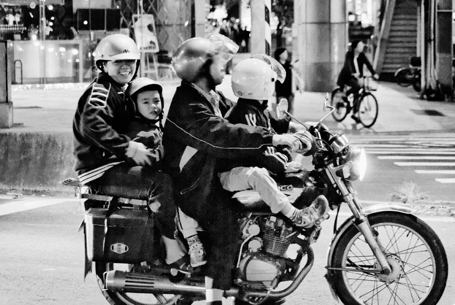 Taipeh – Family on a Motorcycle
